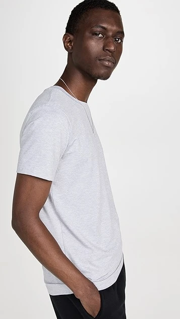 Alo Yoga Conquer Crewneck Tee 5 Alo Yoga Conquer Crewneck Tee - Image 3