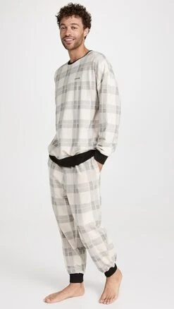 Calvin Klein Underwear Modern Cotton Long Sleeve Sweatshirt 12 Calvin Klein Underwear Modern Cotton Long Sleeve Sweatshirt -Shopbop cklen448411e0b6 1668439977568 2 0. UX357 QL90