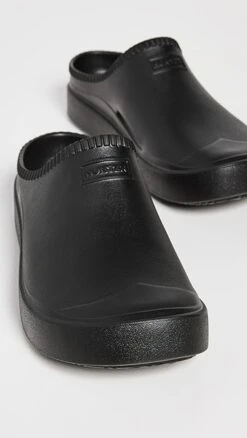 Hunter Boots In/Out Bloom Algae Foam Clogs -Shopbop hunts206461071b 1674599346852 2 0. UX357 QL90