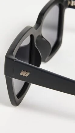 Le Specs Weekend Riot Polarized Sunglasses -Shopbop lspec3005086863 1677601051742 2 0. UX357 QL90
