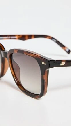 Le Specs Steadfast Sunglasses -Shopbop lspec3061314d49 1680728781313 2 0. UX357 QL90