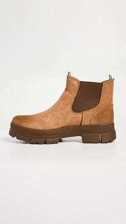 UGG Skyview Chelsea Boots -Shopbop ugggg3016312753 1665677337788 2 0. UX357 QL90